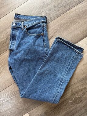 Levi’s Y2K Classic Blue Button Fly Straight Leg Jeans